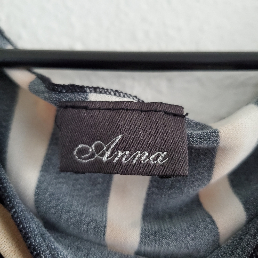 Anna Asymmetrical Blouse - Picture 3 of 3